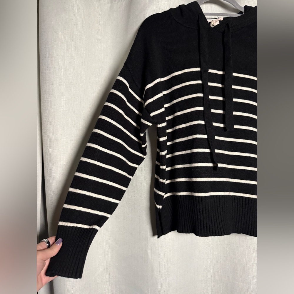 Como Vintage Stripe Hooded Sweater in Jet Black and White Cloud Dancer Size Med - Picture 4 of 8